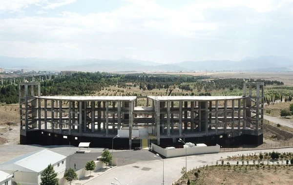 Prezident İlham Əliyev Gəncə İdman Sarayının tikintisi ilə tanış olub - FOTO