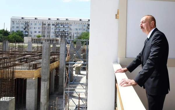 Prezident İlham Əliyev Gəncə İdman Sarayının tikintisi ilə tanış olub - FOTO