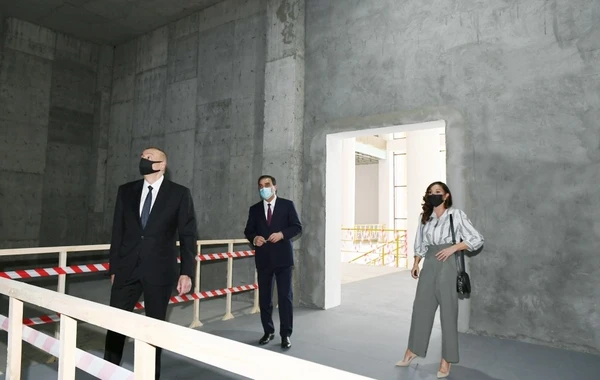 Prezident Gəncə Dövlət Dram Teatrının yeni binasının tikintisi ilə tanış olub - FOTO (YENİLƏNİB)