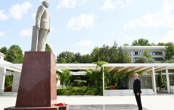 Президент Ильхам Алиев прибыл в Мингячевир - ФОТО
