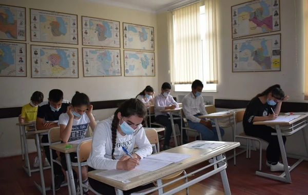 Bu gün keçirilən imtahanlarda qayda pozuntusu olmayıb - FOTO