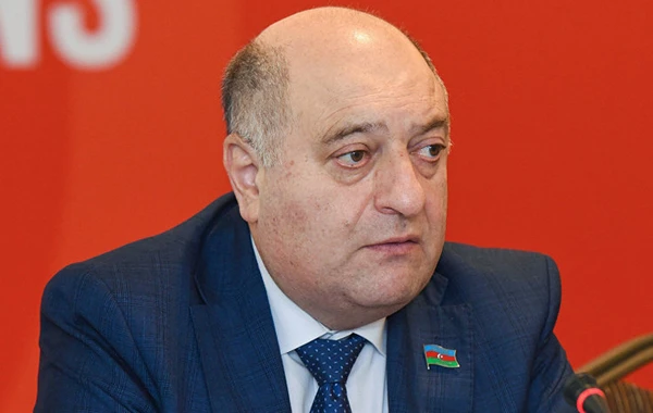Deputat cərimələrin xeyli artırılması məsələsini qaldırdı