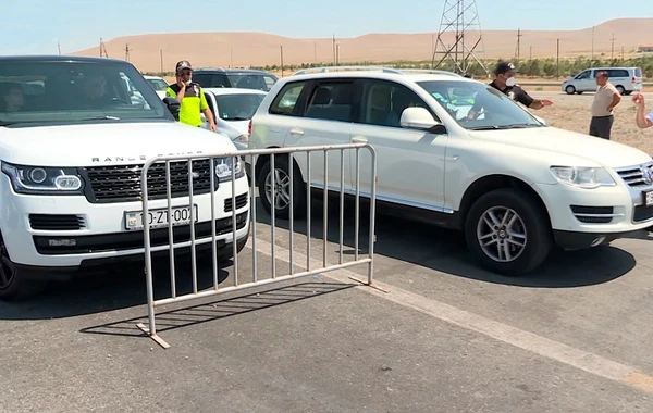 Sürücü qadının polis postu ilə bağlı görüntülər araşdırılıb