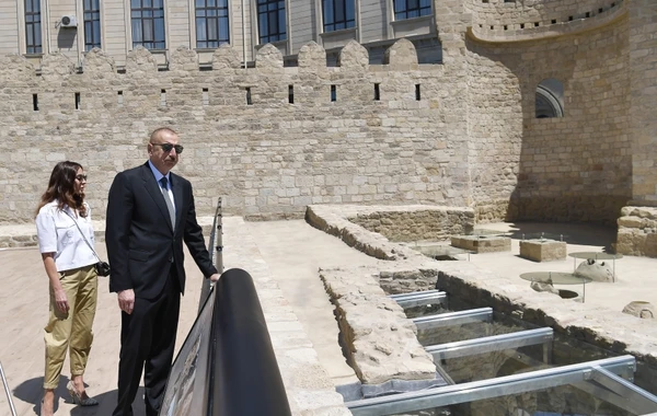 Президент и первая леди ознакомились с восстановительными работами в "Ичеришехер" - ФОТО