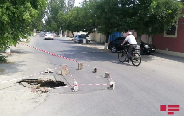 Sumqayıtda yol çöküb - FOTO