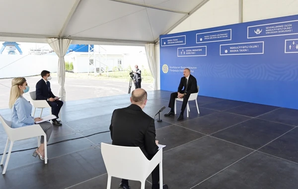 Президент и первая леди на открытии госпиталя модульного типа в Баку - ВИДЕО