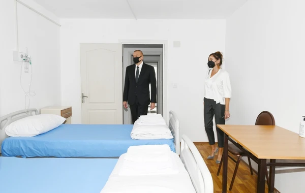 İlham Əliyev və Mehriban Əliyeva Bakıda modul tipli hospitalın açılışında - FOTO - YENİLƏNİB