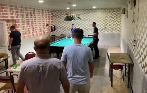 Bakıda karantin rejiminə əməl etməyən çay evi aşkarlanıb, 17 nəfər cərimələnib - FOTO
