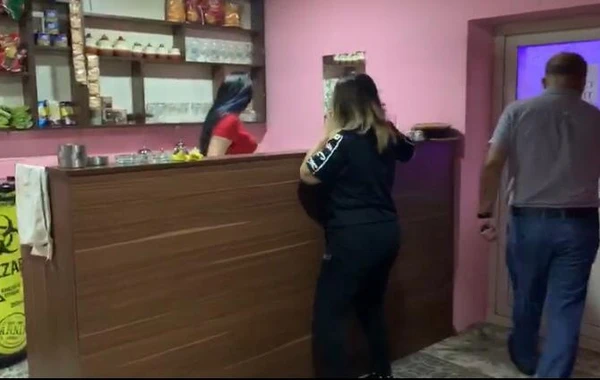 Арендатор чайного дома в Баку оштрафован на 2 000 манатов за нарушение карантина - ФОТО