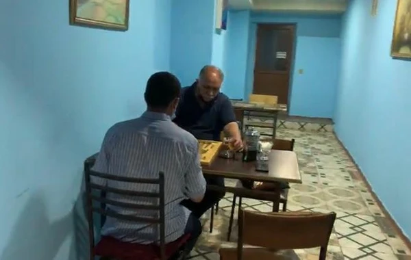Арендатор чайного дома в Баку оштрафован на 2 000 манатов за нарушение карантина - ФОТО