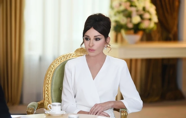 Mehriban Əliyeva ATU-nun koronavirusa yoluxmuş həkiminin səhhətini nəzarətə götürdü