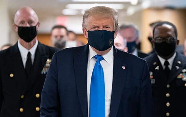 Трамп впервые появился на публике в маске - ФОТО