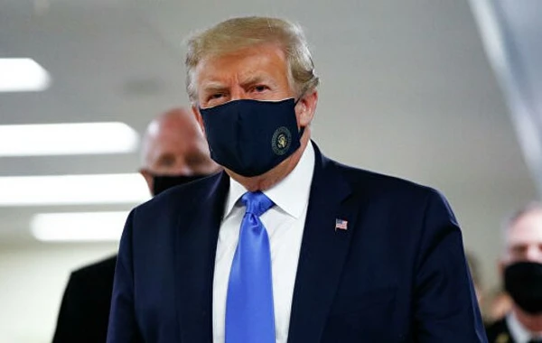 Трамп впервые появился на публике в маске - ФОТО