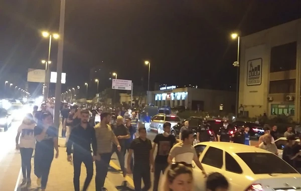 SON DƏQİQƏ: Bakıda əsgərlərə dəstək yürüşü keçirilir - VİDEO/FOTO (YENİLƏNİB)