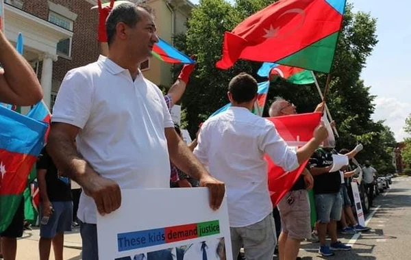 Ermənistanın ABŞ-dakı səfirliyi önündə etiraz aksiyası keçirilib - FOTO
