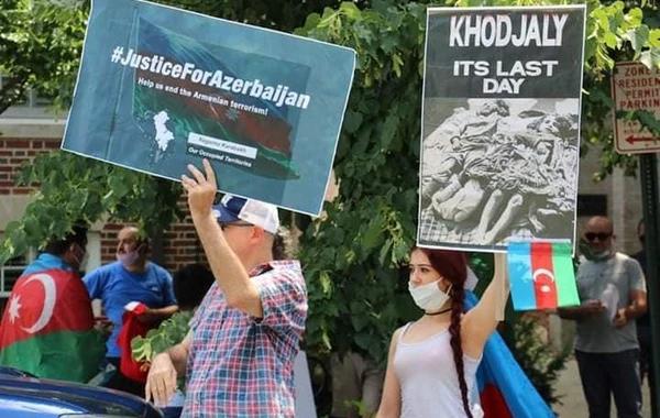 Ermənistanın ABŞ-dakı səfirliyi önündə etiraz aksiyası keçirilib - FOTO
