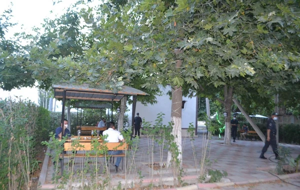 Mingəçevirdə karantini pozan kafe sahibi və müştəriləri cərimələndi - FOTO