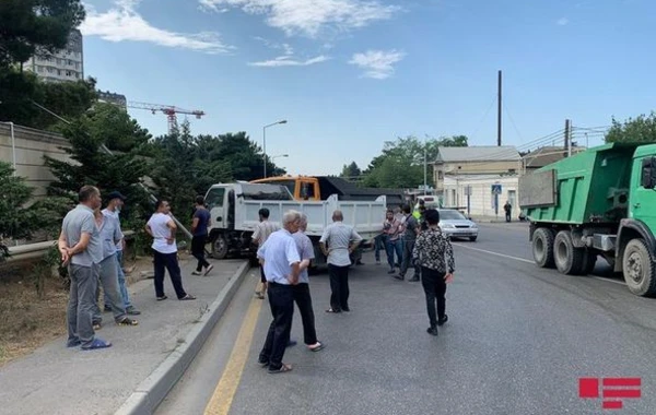 Biləcəridə yük avtomobilləri toqquşub, xəsarət alanlar var - FOTO