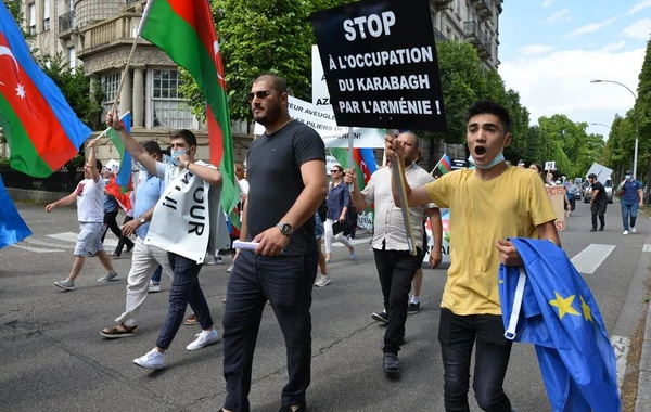Strasburqda Ermənistanın silahlı təxribatlarına etiraz olaraq yürüş keçirilib - FOTO