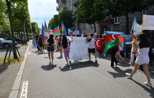 Strasburqda Ermənistanın silahlı təxribatlarına etiraz olaraq yürüş keçirilib - FOTO
