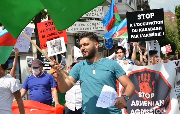 Strasburqda Ermənistanın silahlı təxribatlarına etiraz olaraq yürüş keçirilib - FOTO