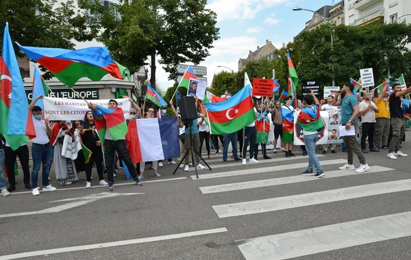 Strasburqda Ermənistanın silahlı təxribatlarına etiraz olaraq yürüş keçirilib - FOTO