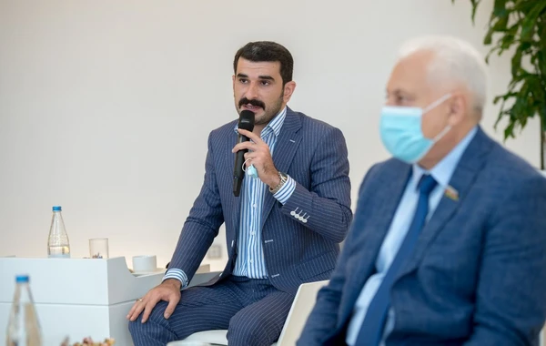 Prezidentin köməkçisi bir sıra ziyalı və ictimai xadimlərlə görüşüb - FOTO