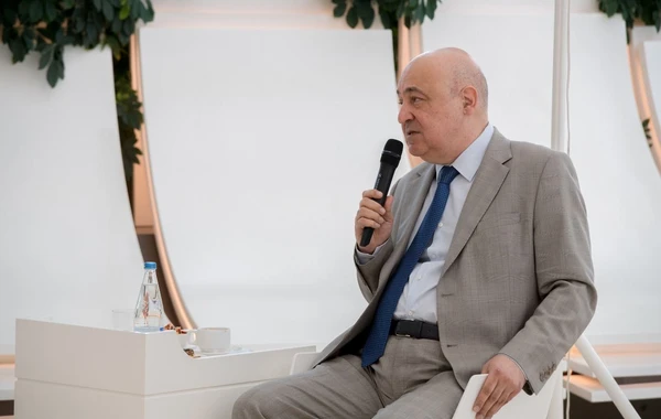 Prezidentin köməkçisi bir sıra ziyalı və ictimai xadimlərlə görüşüb - FOTO