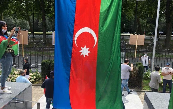 Ermənilərin Azərbaycanın Belçikadakı səfirliyi önündə icazəsiz aksiyası uğursuz alınıb