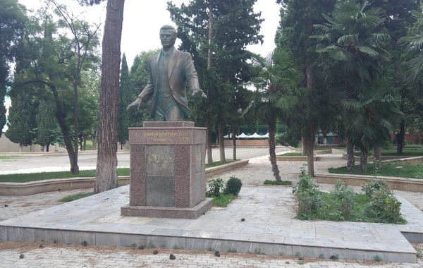 Qəmbər Hüseyinlinin qəbirüstü abidəsi niyə çəpərə alınıb? - FOTO