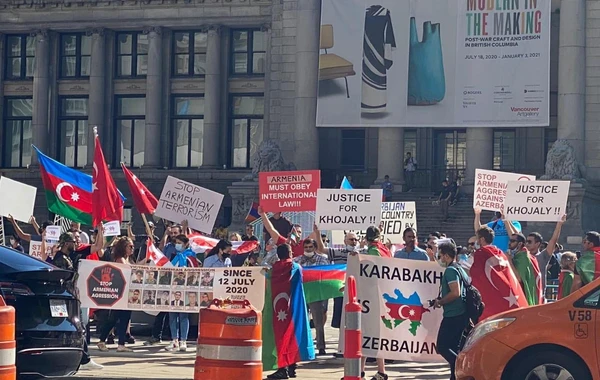 Азербайджанцы в Ванкувере провели акцию протеста против армянской провокации - ФОТО