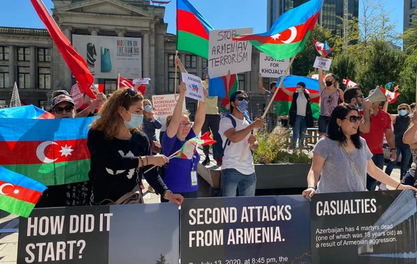 Азербайджанцы в Ванкувере провели акцию протеста против армянской провокации - ФОТО