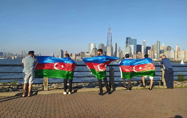 Nyu-York səmasında Qarabağ şüarları - FOTO