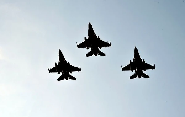 Türkiyənin F-16 təyyarələri Azərbaycana gəldi - VİDEO