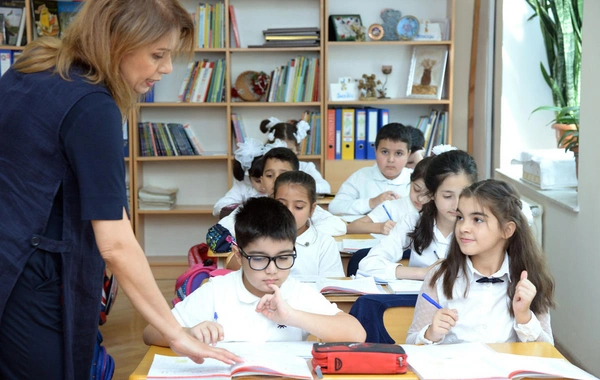 Hikmət Hacıyev: Orta məktəblərin açılması məsələsinə baxılır