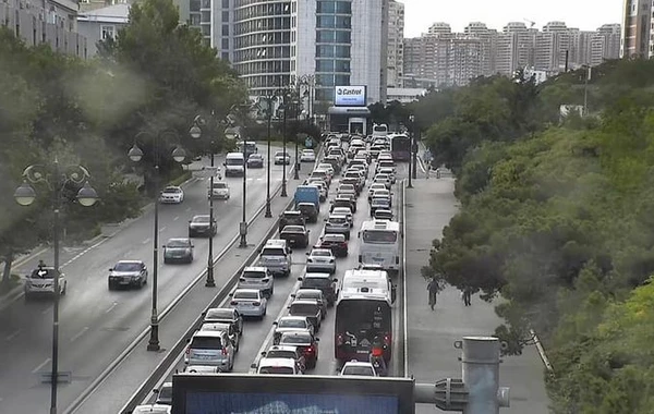 Bakının bəzi küçə və prospektlərində tıxac var - FOTO