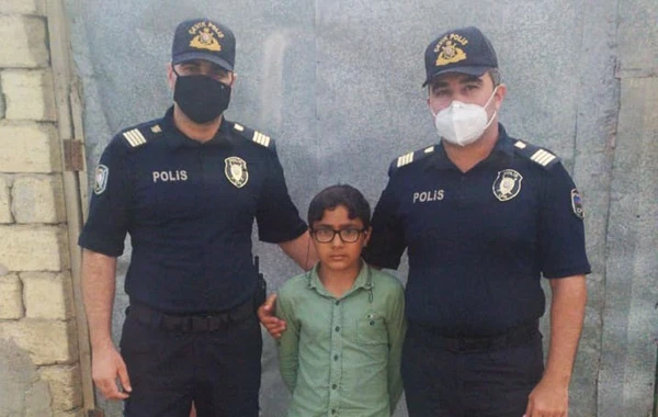 Polislər dənizdə boğulmaq təhlükəsi ilə üzləşən üç nəfəri xilas edib - FOTO