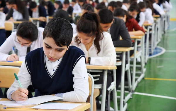 Sabahdan liseylərin V siniflərinə qeydiyyat başlayır