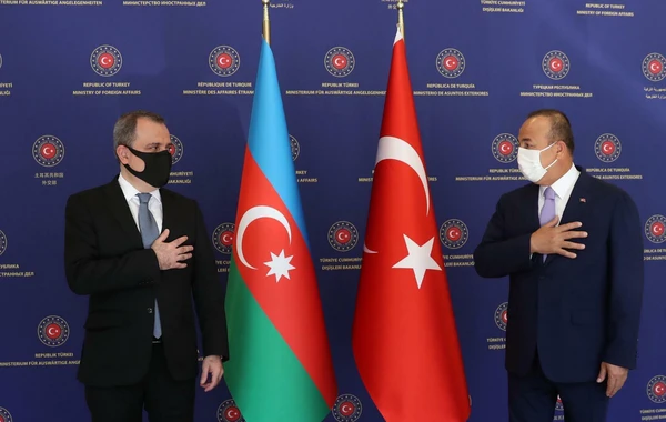 Azərbaycan və Türkiyə XİN başçılarının təkbətək görüşü keçirilir