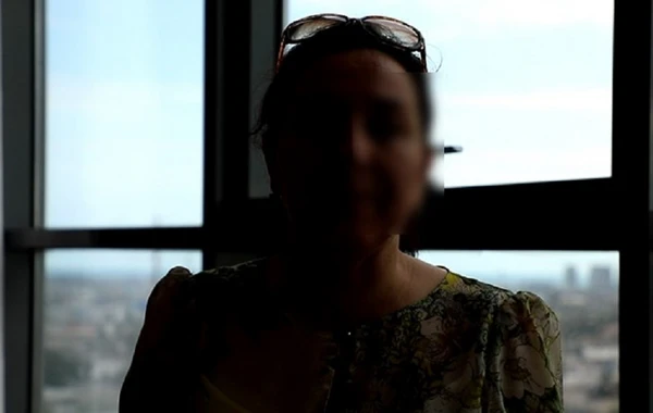 “Məni döyüb uşaqların gözü qarşısında alt paltarlarımı balkondan həyətə atırdı”