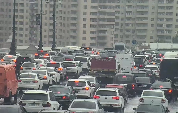 Bu yollarda tıxac var: Avtobuslar gecikir - FOTO
