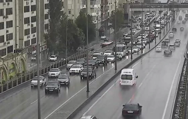 Bu yollarda tıxac var: Avtobuslar gecikir - FOTO