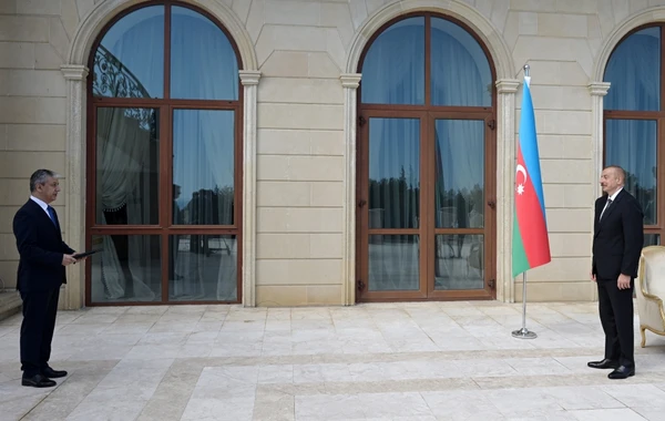 Ильхам Алиев принял верительные грамоты новоназначенного посла - ФОТО