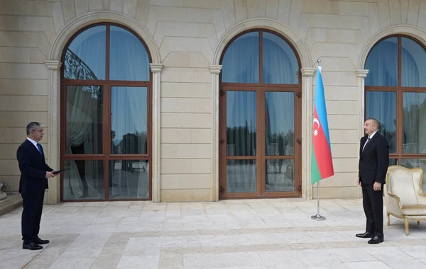 Ильхам Алиев принял верительные грамоты новоназначенного посла - ФОТО