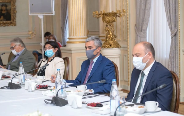 Bir qrup tanınmış mədəniyyət və incəsənət xadimi ilə görüş keçirilib - FOTO