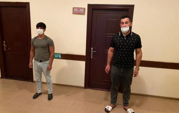 Polis Bakıda qəlyan çəkənləri cərimələdi - FOTO
