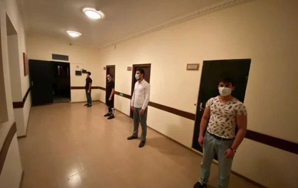 Polis Bakıda qəlyan çəkənləri cərimələdi - FOTO