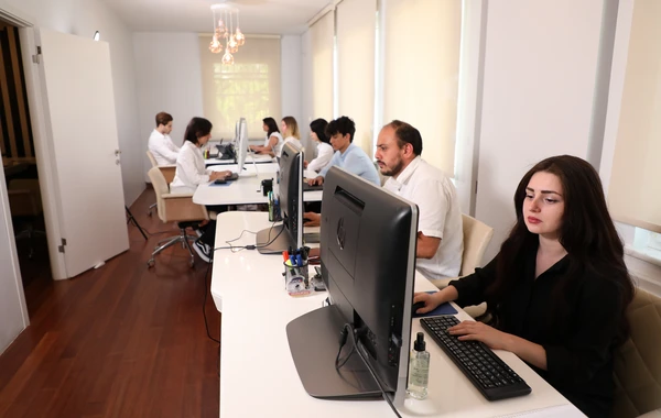 Azərbaycanlı iş xanımı Mina Olivianın uğurları - FOTO