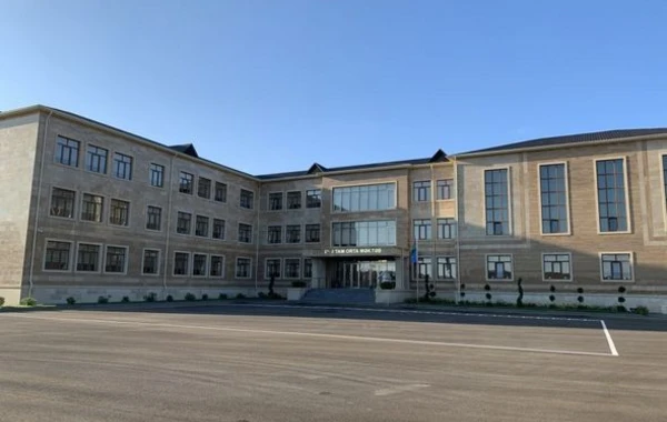 Ильхам Алиев и Мехрибан Алиева на открытии нового здания школы в поселке Гала - ФОТО