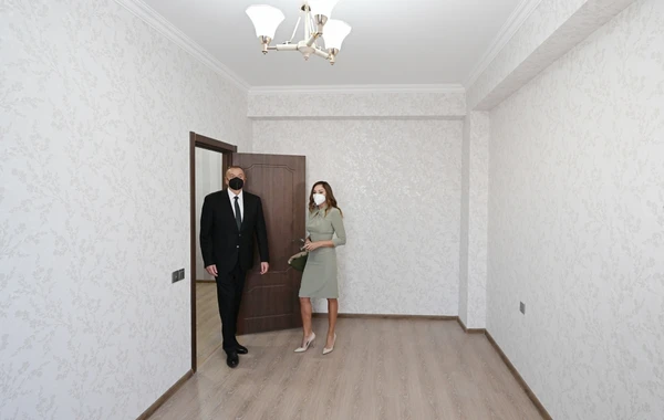 Prezident və birinci xanım açılışda - FOTO